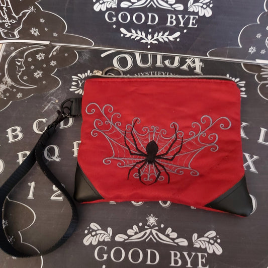 BLACK WIDOW WRISTLET